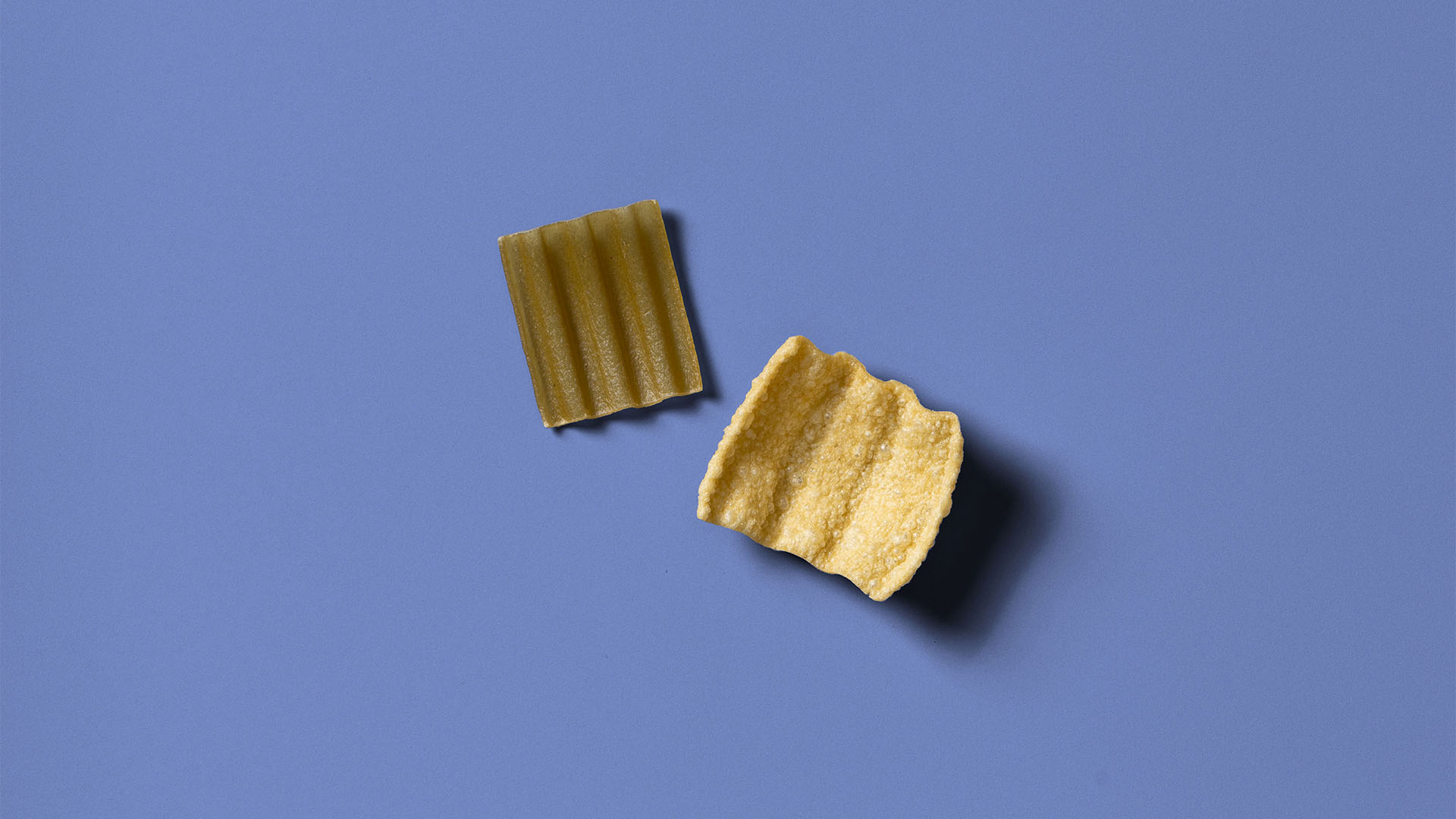 Wavy enriched green peas strips